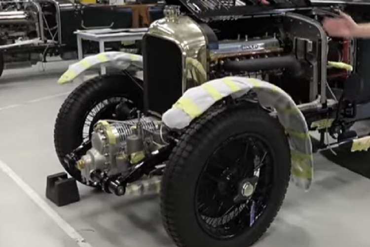 Để giúp các khách hàng cũng như giới truyền thông ở Hồng Kông hiểu rõ hơn về Bentley Blower Continuation, đại lý đã mời 2 chuyên gia là ngài Ben Linde, trưởng dự án đặc biệt của Mulliner, và Tony Schulp, cố vấn kinh doanh chiến lược của Mulliner cùng với ông John Leung, đại diện Tập đoàn ô tô Jinlong, đã giới thiệu siêu phẩm mang số 9/12 xe sản xuất toàn thế giới.