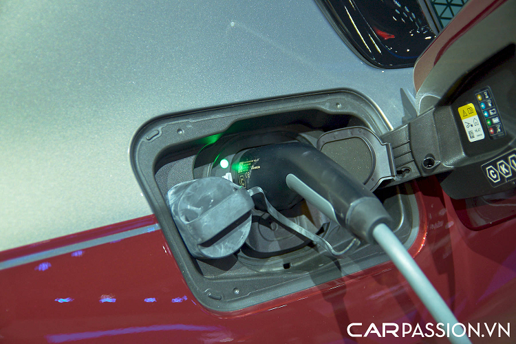 Bản i7 sở hữu hệ thống truyền động thuần điện, bao gồm hai mô-tơ điện tạo nên hệ dẫn động bốn bánh toàn thời gian. Các mô-tơ ở cầu trước tạo ra mức công suất lên tới 255 mã lực, trong khi nhóm mô-tơ phía sau có khả năng sản sinh mức công suất cực đại 308 mã lực.