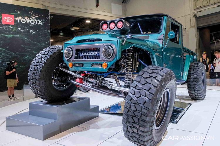 Khung gầm Toyota Land Cruiser độ FJ Bruiser được phát triển dạng ống tương tự như các mẫu xe đua, kết hợp thân xe tuỳ biến cùng khung chống lật.