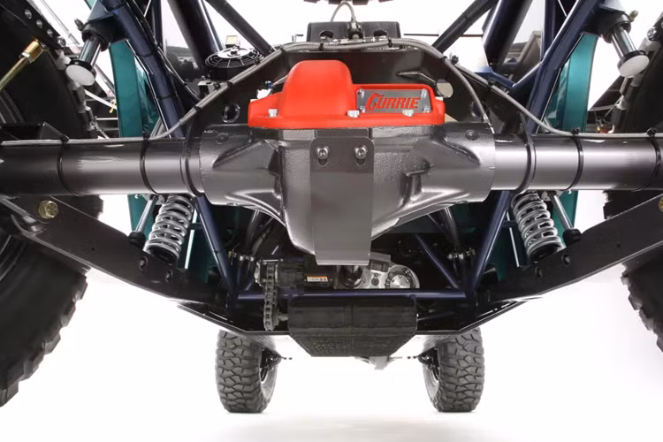 Sức mạnh của FJ Bruiser được nâng cấp hoàn toàn được thừa hưởng từ xe đua NASCAR – khối động cơ V8 do Toyota Racing Department chế tạo. Tất nhiên Toyota không hề công bố sức mạnh của xe nhưng theo các thông tin thì công suất của xe đạt 725 mã lực.