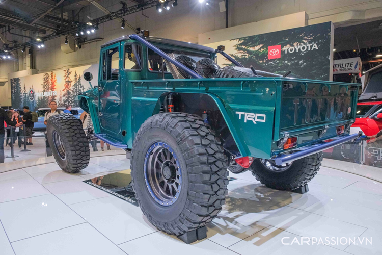 Phong cách cổ điển là điều Toyota hướng đến nhằm vinh danh những thành tựu trong bộ môn đua xe của hãng. Triển lãm xe độ SEMA Show 2023 được tổ chức thường niên tại Mỹ là nơi quy tụ nhiều mẫu xe cũng như “khoe” công nghệ và các bản độ táo bạo.