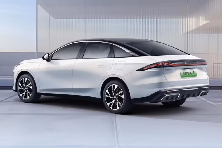 Đồng thời, xe còn được trang bị sản phẩm trí tuệ nhân tạo AI - Hình nền Wow và chức năng tương tác giọng nói ngoài xe dựa trên công cụ tìm kiếm ngôn ngữ thông minh AI.