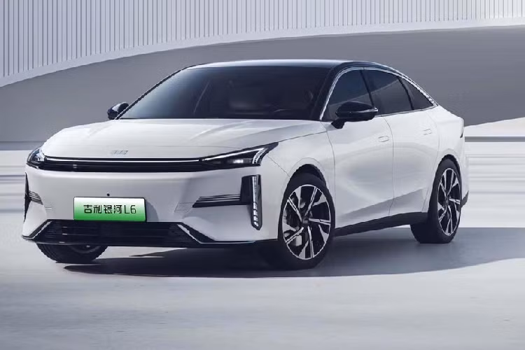 Về sức mạnh, chiếc xe mới sẽ được trang bị kiến trúc hybrid điện thông minh e-CMA, hệ thống hybrid điện thông minh Raytheon thế hệ mới 8848 và hệ thống an toàn pin Aegis.