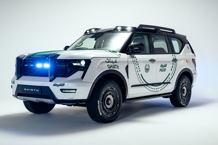 Được mệnh danh là một trong những “phương tiện an ninh tiên tiến nhất trên thế giới“, Ghiath được trang bị khá nhiều thiết bị giúp truy đuổi và ngăn chặn tội phạm. Chiếc SUV được trang bị đến 10 camera bên ngoài, trong đó camera phía trước có khả năng nhận dạng khuôn mặt từ khoảng cách 10m, cũng như đọc được cả biển số xe.