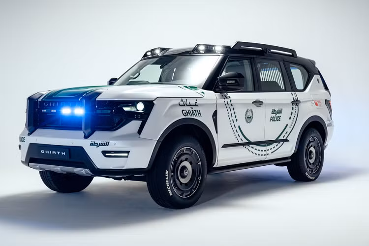 Được mệnh danh là một trong những “phương tiện an ninh tiên tiến nhất trên thế giới“, Ghiath được trang bị khá nhiều thiết bị giúp truy đuổi và ngăn chặn tội phạm. Chiếc SUV được trang bị đến 10 camera bên ngoài, trong đó camera phía trước có khả năng nhận dạng khuôn mặt từ khoảng cách 10m, cũng như đọc được cả biển số xe.