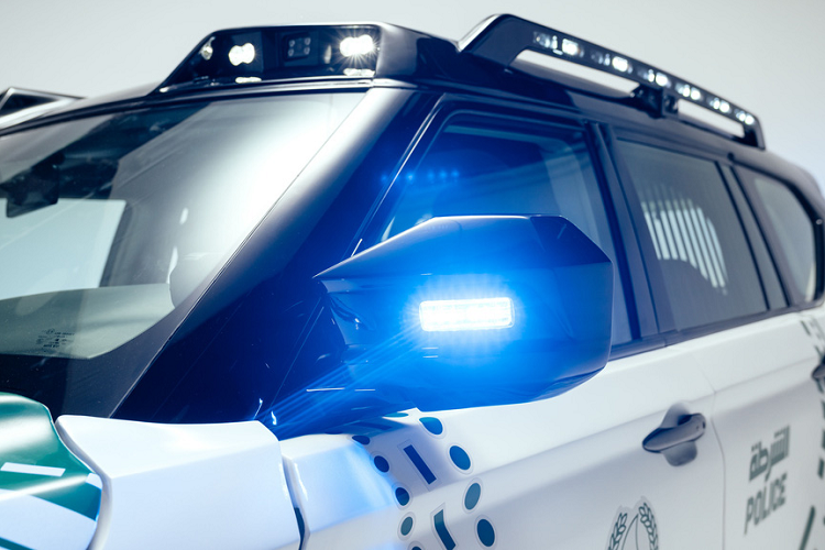 Chiếc xe này được sản xuất vào đầu năm 2022, là kết quả hợp tác của cảnh sát Dubai với W Motors – nhà chế tạo những chiếc siêu xe ở Trung Đông.