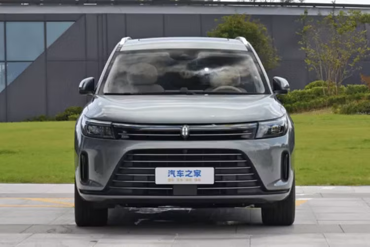 Huawei - ông trùm trong mãng điện tử. Trong đó, hãng điện thoại Huawei đã bắt tay với đối tác của mình là Seres để tạo ra Aito, thương hiệu ôtô cao cấp mới của họ, chuyên sản xuất ra các dòng xe điện, đang rất hot tại thị trường Trung Quốc, 1 trong số đó là chiếc xe M7, thuộc dòng SUV.