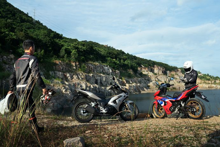 Honda Winner X 2024 tiếp tục sử dụng động cơ 4 van, DOHC, dung tích 150cc, 6 cấp số. Đặc biệt, xe còn lần đầu tiên được trang bị bộ ly hợp hỗ trợ và chống trượt hai chiều - công nghệ hiện được áp dụng trên các mẫu xe đua và hầu hết các mẫu xe phân khối lớn, giúp chuyển số dễ dàng, tránh tình trạng khóa bánh sau do phanh động cơ gây ra khi về số từ vòng tua máy cao.