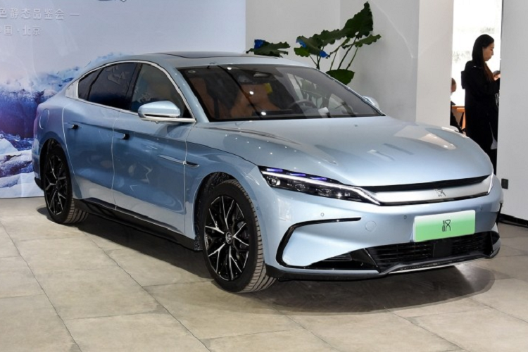 Mức giá xe BYD Han 2023 dành cho 5 phiên bản tại thị trường Trung Quốc được bán ra từ 209.800 nhân dân tệ đến 299.800 nhân dân tệ, tương đương 720 triệu đồng đến 1,03 tỷ đồng.