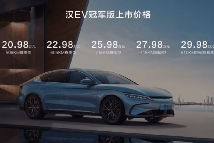 Có tổng cộng 5 phiên bản xe sedan chạy hoàn toàn bằng điện BYD Han EV 2023 ra mắt lần này, trong đó, phiên bản có phạm vi hành trình di chuyển 506 km và 605 km là mới, 2 mẫu xe này cũng có kiểu dáng đặc biệt của Genesis Edition mới.