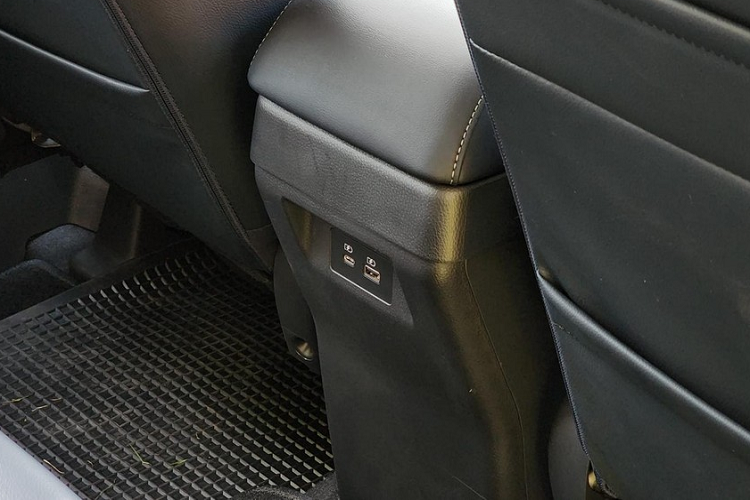 Tuy nhiên, xe vẫn có công nghệ kiểm soát hướng chủ động Active Yaw Control (AYC) mới và hệ thống treo sau có kích thước lớn hơn, tương tự loại dùng cho Pajero Sport, như Mitsubishi Xpander Cross 2023 ở Indonesia.