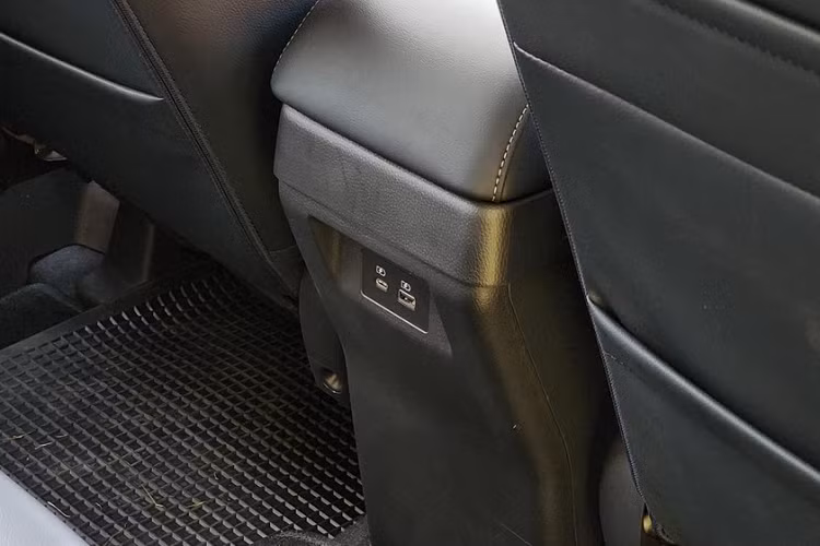 Tuy nhiên, xe vẫn có công nghệ kiểm soát hướng chủ động Active Yaw Control (AYC) mới và hệ thống treo sau có kích thước lớn hơn, tương tự loại dùng cho Pajero Sport, như Mitsubishi Xpander Cross 2023 ở Indonesia.