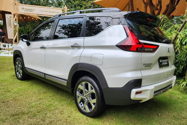 Động cơ của Mitsubishi Xpander Cross 2023 ở thị trường Thái Lan là máy xăng 4 xi-lanh, dung tích 1.5L, tạo ra công suất tối đa 105 mã lực và mô-men xoắn cực đại 141 Nm như cũ.