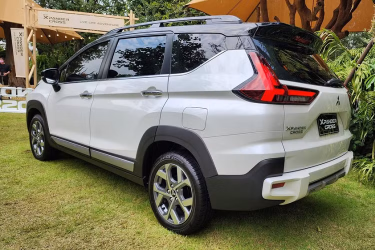 Động cơ của Mitsubishi Xpander Cross 2023 ở thị trường Thái Lan là máy xăng 4 xi-lanh, dung tích 1.5L, tạo ra công suất tối đa 105 mã lực và mô-men xoắn cực đại 141 Nm như cũ.