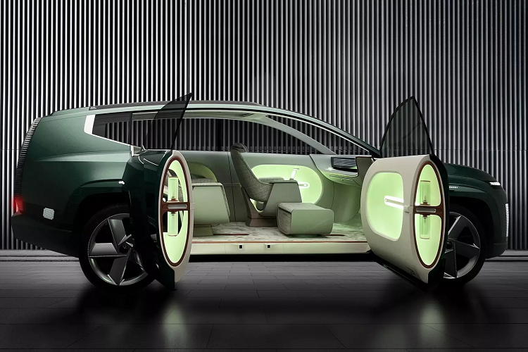 Seven Concept của Hyundai được phát triển dựa trên nền tảng mô-đun điện-toàn cầu (E-GMP) tương tự của Hyundai như Ioniq 5, Ioniq 6, và cả Genesis GV60 và Kia EV6.