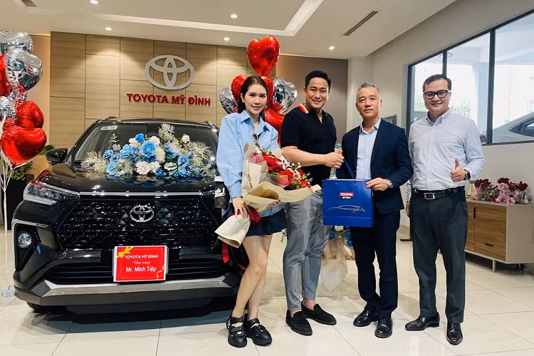 Các trang bị đáng chú ý khác bao gồm đèn chiếu xa tự động AHB, kiểm soát vận hành chân ga PMC, cảnh báo phương tiện phía trước khởi hành FDA. Xe cũng được trang bị hệ thống cảnh báo điểm mù BSM, cảnh báo phương tiện cắt ngang phía sau RCTA, camera 360 độ và 6 túi khí.