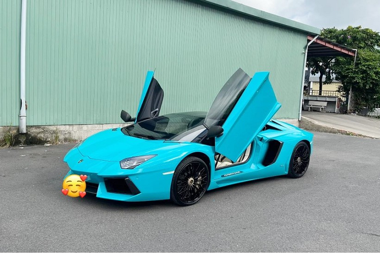 Siêu xe Lamborghini Aventador LP700-4 mui trần từng độ bản Lamborghini Aventador SVJ Roadster rất đẹp mắt và tốn tiền của Phan Công Khanh sẽ sử dụng khối động cơ V12, dung tích 6.5 lít, sản sinh công suất tối đa 700 mã lực tại vòng tua máy 8.250 vòng/phút và mô-men xoắn cực đại 690 Nm tại vòng tua máy 5.500 vòng/phút.