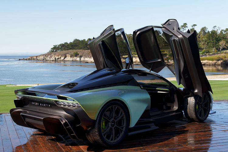 “Khi chúng tôi tạo ra khái niệm Valhalla đã nhấn mạnh di sản thiết kế của Aston Martin Valkyrie, ý định đó vẫn không thay đổi, nhưng quá trình thực hiện đã phát triển đáng kể chiếc xe hoàn toàn mới này. Mặc dù di sản của Valkyrie đã rõ ràng, Valhalla giờ đây là một phần thiết kế trưởng thành hơn.