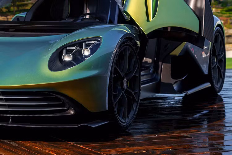 Đèn pha Full LED Matrix với chức năng thích ứng và hỗ trợ chùm sáng cao mang lại tầm nhìn tuyệt vời trong bóng tối. Hệ thống điều hòa không khí hai vùng mang lại sự thoải mái cao cho hành khách.