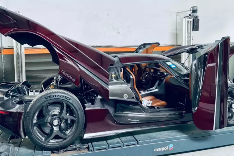 Như vậy, Hoàng Kim Khánh sắp gặp lại siêu xe Koenigsegg Regera sau hơn 1 năm xa cách, và bom tấn này sẽ sớm xuất hiện tại Việt Nam sau khi phải "xuất ngoại" để sửa chữa.
