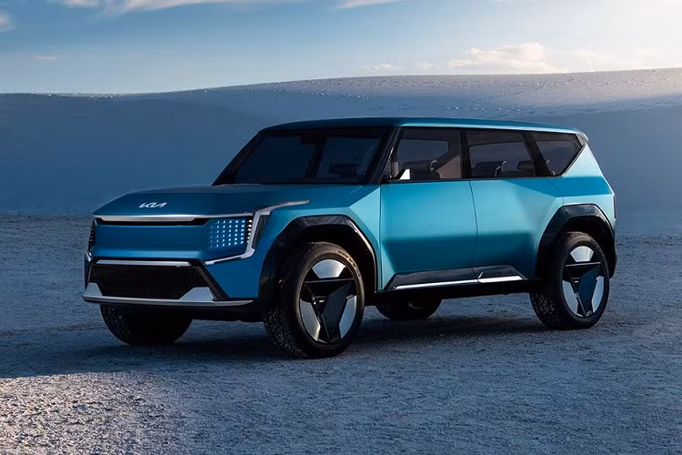 Cũng theo tài liệu rò rỉ này, mức giá xe Kia EV9 2024 thấp nhất là 56.000 USD và cao nhất 73.000 USD. Nếu chi thêm số tiền 4.800 USD, khách hàng Mỹ có thể trang bị hệ thống hỗ trợ lái tự động tùy chọn cho xe. Như vậy, Kia EV9 2024 sẽ rẻ hơn VinFast VF9 vốn có giá từ 83.000 USD ở thị trường Mỹ.