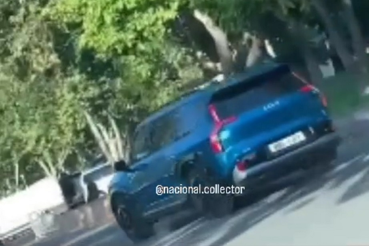 Theo tin đồn, Kia EV9 2024 sẽ giữ lại kích thước của phiên bản concept với chiều dài 4.930 mm và chiều dài cơ sở 3.100 mm. Với kích thước này, Kia EV9 2024 sẽ là đối thủ của VinFast VF9, Mercedes EQB và Rivian R1S. Kia hiện chưa công bố các thông số kỹ thuật của EV9 mới.