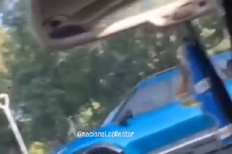 Ngoài ra, chiếc xe này còn dùng gương ngoại thất thông thường thay vì loại camera kỹ thuật số như xe concept. Đặc biệt, cản trước và cản sau của chiếc EV9 này còn không giống với hình ảnh do hãng Kia tung ra trước đó. Có vẻ như đây là phiên bản GT-Line hoặc GT thể thao hơn của mẫu ô tô điện này.