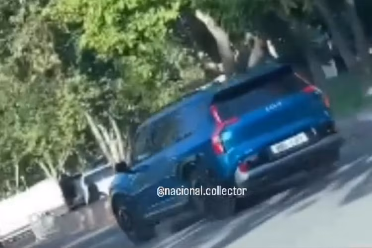 Theo tin đồn, Kia EV9 2024 sẽ giữ lại kích thước của phiên bản concept với chiều dài 4.930 mm và chiều dài cơ sở 3.100 mm. Với kích thước này, Kia EV9 2024 sẽ là đối thủ của VinFast VF9, Mercedes EQB và Rivian R1S. Kia hiện chưa công bố các thông số kỹ thuật của EV9 mới.