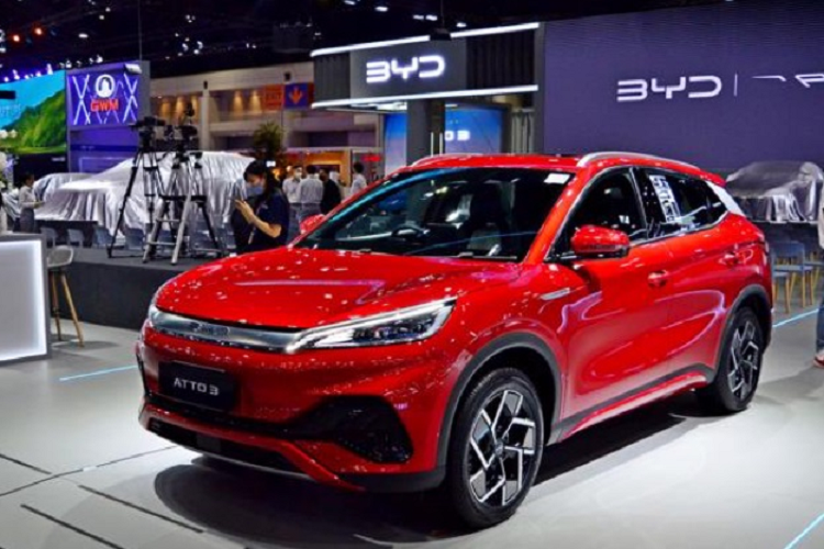 Cụ thể, tháng qua, BYD có doanh số tăng gần 5% so với tháng 7 trước đó. Doanh số tăng trưởng vượt bậc đã giúp BYD vượt qua cả Ford và chỉ kém Honda 0,1%.