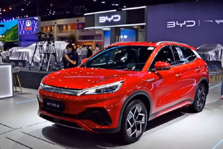 Cụ thể, tháng qua, BYD có doanh số tăng gần 5% so với tháng 7 trước đó. Doanh số tăng trưởng vượt bậc đã giúp BYD vượt qua cả Ford và chỉ kém Honda 0,1%.