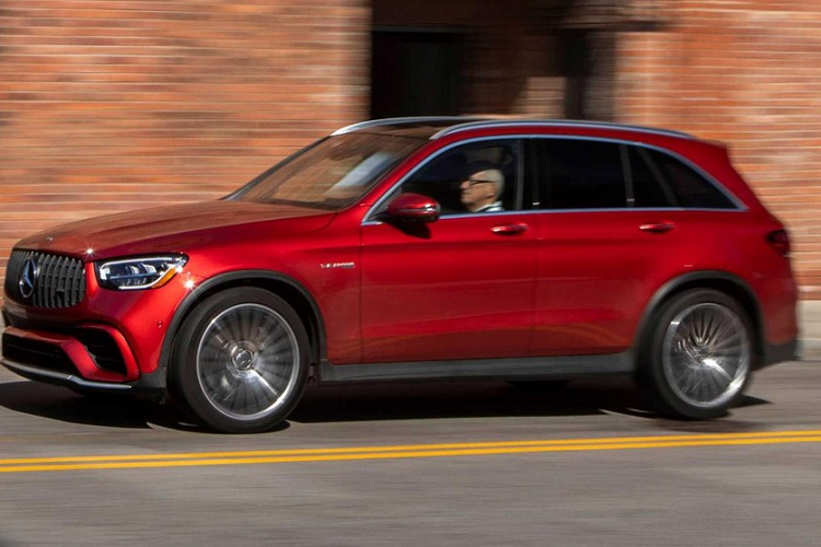  Mercedes-Benz GLC-Class: 65.531 xe Mercedes-Benz GLC-Class chính là đối thủ cạnh tranh trực tiếp của BMW X3. Trong năm ngoái, mẫu xe mang thương hiệu ngôi sao 3 cánh thua đối thủ đồng hương khi đạt doanh số cộng dồn 65.531 xe ở thị trường Mỹ và đứng thứ 4 trong top 10.Con số này khá ấn tượng vì phiên bản nâng cấp của Mercedes-Benz GLC-Class chuẩn bị được bán ra tại Mỹ trong năm nay.