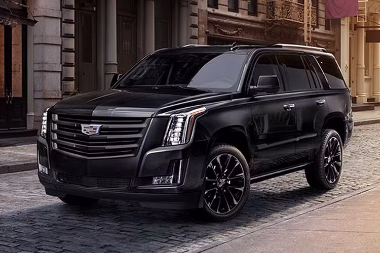 So với các mẫu xe kể trên, Cadillac Escalade có kích thước và giá bán đều nhỉnh hơn đáng kể. Bên cạnh đó, Cadillac Escalade cũng là mẫu xe duy nhất trong top 10 này có hệ thống hỗ trợ lái bán tự động và động cơ diesel.