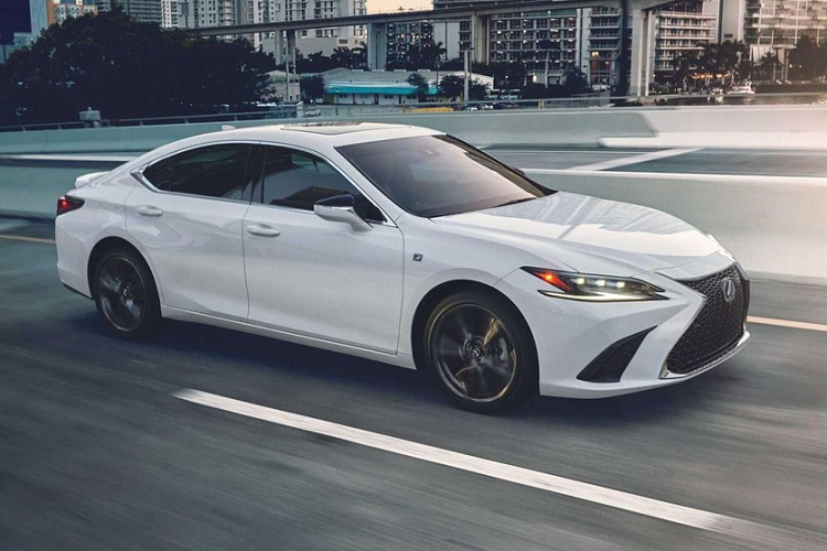  Lexus ES: 55.342 xe Mẫu xe thứ 2 của Lexus có mặt trong danh sách này là ES. Trong năm ngoái, mẫu sedan hạng sang của thương hiệu Nhật Bản đạt kết quả bán hàng là 55.342 xe. Đây cũng là mẫu xe du lịch hiếm hoi lọt vào top 10 này.