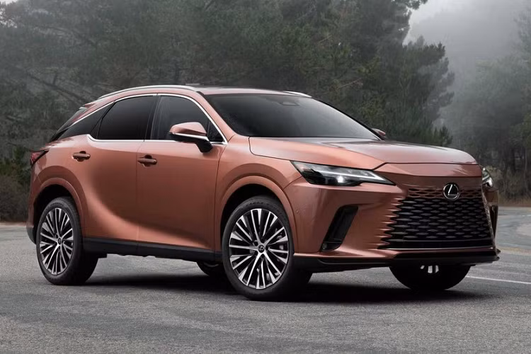  Lexus RX: 96.041 xe Nếu không tính Tesla thì Lexus RX chính là mẫu xe sang bán chạy nhất tại Mỹ trong năm ngoái. Đồng thời, đây cũng là mẫu xe bán chạy nhất của thương hiệu Lexus ở thị trường Mỹ. Trong năm ngoái, hãng Lexus đã bán được tổng cộng 96.041 chiếc SUV hạng sang RX cho khách hàng Mỹ.