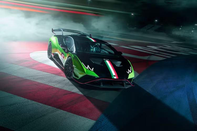 Hãng siêu xe Ý vừa cho công bố phiên bản đặc biệt Lamborghini Huracan STO SC 10° Anniversario mới. Siêu xe này có ngoại hình rất ngầu theo phong cách xe đua chạy track, được trang bị nhiều thành phần tăng hiệu quả khí động học, ống xả Akrapovic và mang trên mình bộ tem bắt mắt, ấn tượng.