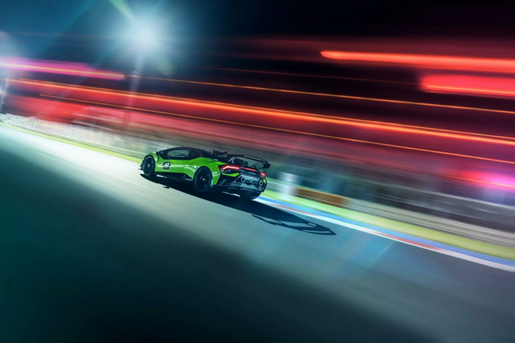 Lamborghini chưa công bố mức giá dành cho siêu xe độc bản Huracan STO SC 10° Anniversario, tuy nhiên chắc chắn những khách hàng trung thành của thương hiệu và đam mê bộ môn đua xe thể thao sẽ quan tâm tới nó.