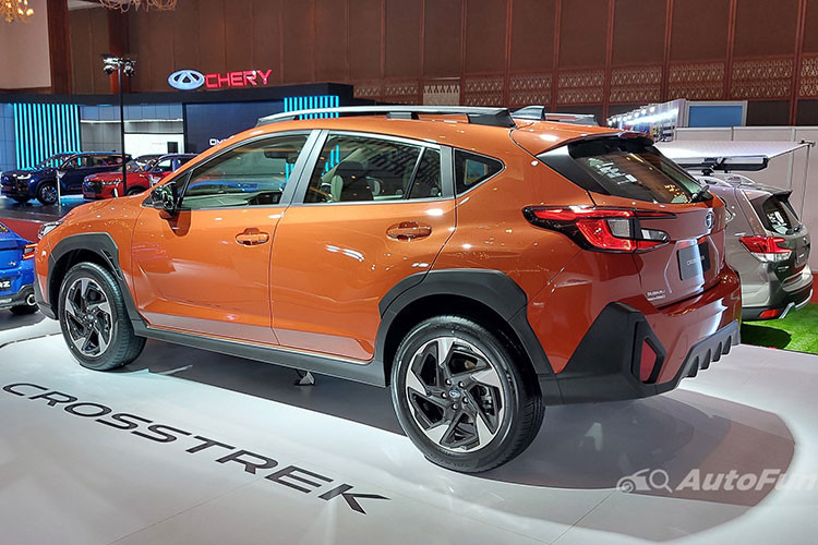 Ở thế hệ mới, mẫu xe này sở hữu chiều dài 4.480 mm, chiều rộng 1.800 mm, chiều cao 1.580 mm, chiều dài cơ sở 2.670 mm và khoảng sáng gầm 220 mm. Trong khi đó, bộ ba Honda HR-V, Hyundai Creta và Kia Seltos có chiều dài cơ sở chỉ 2.610 mm.