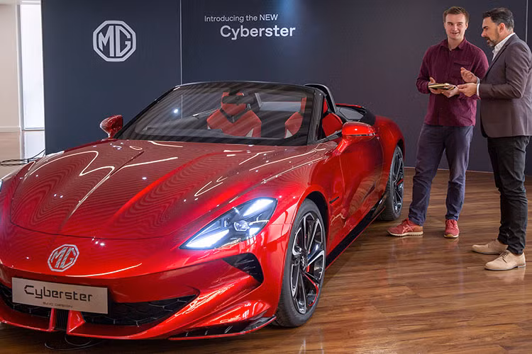 Tại triển lãm ô tô Thượng Hải 2023, hãng xe MG đã chính thức cho ra mắt phiên bản thương mại của dòng xe MG Cyberster điện thể thao hoàn toàn mới, và nó đã ngay lập tức thu hút sự quan tâm của giới truyền thông nước này cũng như quốc tế.