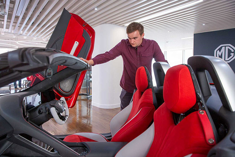 Trong lần ra mắt tại Anh, MG vẫn chưa nêu chi tiết các thông số kỹ thuật của Cyberester nhưng các tài liệu từ MIIT của Trung Quốc cho thấy, hãng xe Trung Quốc sẽ cung cấp hai tùy chọn hệ thống truyền động.