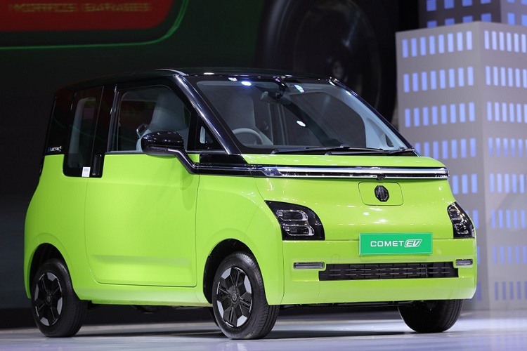 MG Comet EV 2023 chạy điện trên thực tế chính là phiên bản đổi tên của mẫu ôtô điện Wuling Air EV hiện đang được bán tại thị trường Trung Quốc và Indonesia. Điều này không có gì lạ vì cả hai thương hiệu MG và Wuling đều trực thuộc tập đoàn SAIC Motor.
