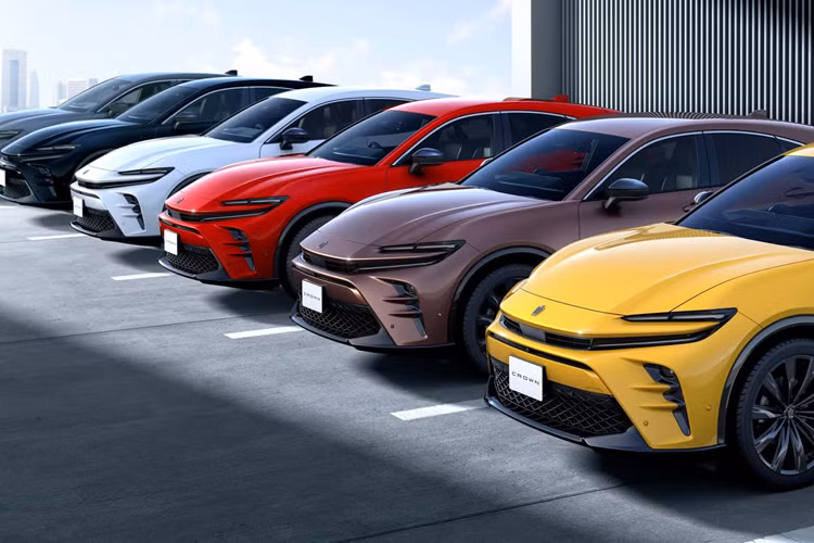 Về trang bị an toàn, xe sở hữu nhiều tính năng hỗ trợ lái như: hệ thống cảnh báo tiền va chạm, hệ thống hỗ trợ đánh lái khẩn cấp, cảnh báo bị "tạt đầu", hỗ trợ giữ làn đường, hỗ trợ bám làn đường, cảnh báo lệch làn đường, hệ thống kiểm soát hành trình thích ứng, hỗ trợ nhận biết biển báo giao thông, hỗ trợ lái chủ động, cảnh báo điểm mù