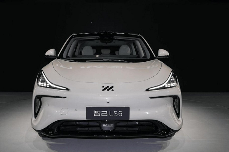 Triển lãm ô tô Thành Đô đang diễn ra tại Trung Quốc, chính vì điều này mà nhiều hãng đã nhanh chóng tung ra các sản phẩm mới tinh của mình, trong đó, IM Motor đã mang đến chiếc xe SUV điện LS6 mới nhất. Hãng xe Trung Quốc cũng nhân dịp này đã nhanh chóng tung ra chương trình đặt hàng trước dành cho chiếc xe IM Motor LS6 2024 mới, và đã nhanh chóng gặt hái thành công đáng mong chờ.