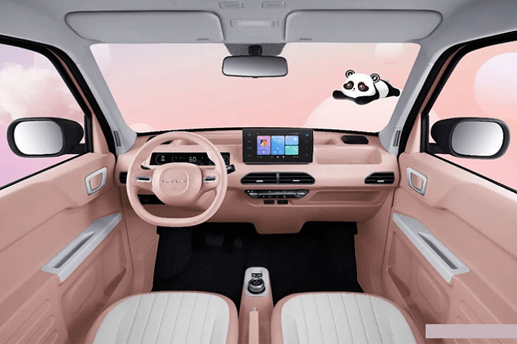 Có thể thấy, Geely muốn đẩy mạnh doanh số bán hàng hơn nữa cho mẫu xe điện cỡ nhỏ Panda của mình nên đã quyết định giảm giá 32 triệu đồng chỉ trong vòng 2 tuần. Động thái này cũng là lời thách thức và mở rộng cuộc chiến với Wuling Hongguang Mini EV về doanh số.