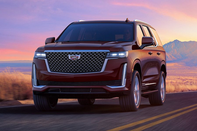 Bên cạnh việc cập nhật tính năng hỗ trợ lái xe, phiên bản hiệu suất cao Escalade-V còn được bổ sung gói tùy chọn ngoại thất V-Series kỷ niệm 20 năm. Ngoài ra, xe cũng được có thêm màu sơn mới mang tên Black Diamond Tricoat.