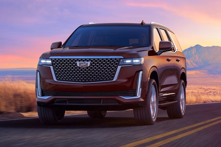 Bên cạnh việc cập nhật tính năng hỗ trợ lái xe, phiên bản hiệu suất cao Escalade-V còn được bổ sung gói tùy chọn ngoại thất V-Series kỷ niệm 20 năm. Ngoài ra, xe cũng được có thêm màu sơn mới mang tên Black Diamond Tricoat.