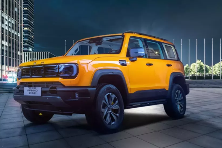 Mới đây, thông tin từ hãng xe Trung Quốc đã bán xe chính hãng tại Việt Nam cho biết, chiếc SUV BAIC BJ40 thế hệ mới đã chính thức được sản xuất hàng loạt tại Trung Quốc, điều này đồng nghĩa, thời điểm bàn giao xe đang đến rất gần.