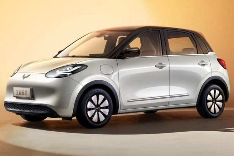 Đánh giá nhanh Wuling Bingo sắp về Việt Nam cho thấy xe có tổng cộng 5 phiên bản với mức giá dao động từ 59.800 - 83.800 Nhân dân tệ, tương đương 204 - 286 triệu đồng, rẻ hơn rất nhiều con số dự kiến trước đó là 70.000 - 100.000 Nhân dân tệ (khoảng 242 - 346 triệu đồng).