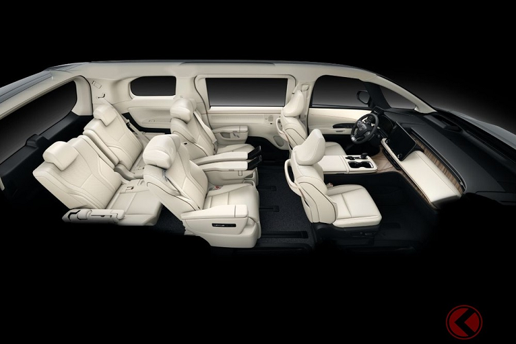 Chưa hết, vách ngăn của Lexus LM 2023 còn tích hợp cảm biến nhiệt độ hồng ngoại. Cảm biến nay có tác dụng phát hiện nhiệt độ trên cơ thể hành khách và khu vực xung quanh để điều chỉnh điều hòa cũng như sưởi ghế cho phù hợp. Với phiên bản 6 chỗ, Lexus LM 2023 cũng có 2 ghế cơ trưởng ở hàng ghế giữa. Cả hai ghế đều đi kèm màn hình tích hợp vào bệ tì tay.