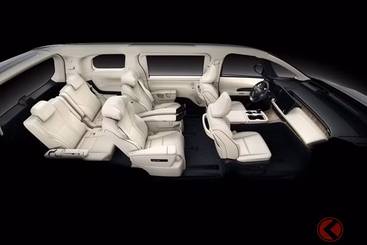 Chưa hết, vách ngăn của Lexus LM 2023 còn tích hợp cảm biến nhiệt độ hồng ngoại. Cảm biến nay có tác dụng phát hiện nhiệt độ trên cơ thể hành khách và khu vực xung quanh để điều chỉnh điều hòa cũng như sưởi ghế cho phù hợp. Với phiên bản 6 chỗ, Lexus LM 2023 cũng có 2 ghế cơ trưởng ở hàng ghế giữa. Cả hai ghế đều đi kèm màn hình tích hợp vào bệ tì tay.