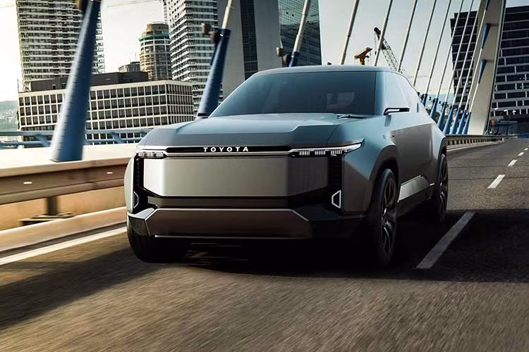 Hiện chưa có thông tin về thời điểm ra mắt và giá xe Toyota Land Cruiser Se mới. Tuy nhiên, mẫu xe này sẽ khó có mức giá rẻ, vì Land Cruiser luôn được định vị là một trong những sản phẩm cao cấp của Toyota.